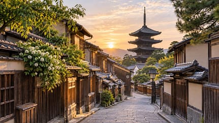 京都をイメージした町並みと五重塔